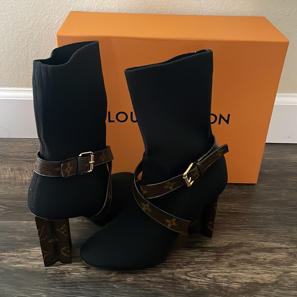 AUTHENTIC!! 💯Louis Vuitton Monogram Bootie. - Picture 4 of 4